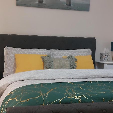 Lovely 2-Bed House In The Heart Of Woodhouse Leeds リーズ エクステリア 写真