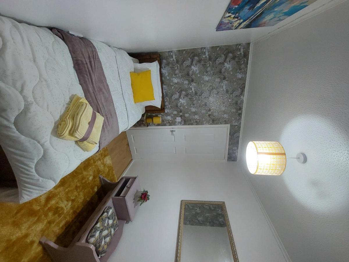 Lovely 2-Bed House In The Heart Of Woodhouse Leeds リーズ エクステリア 写真