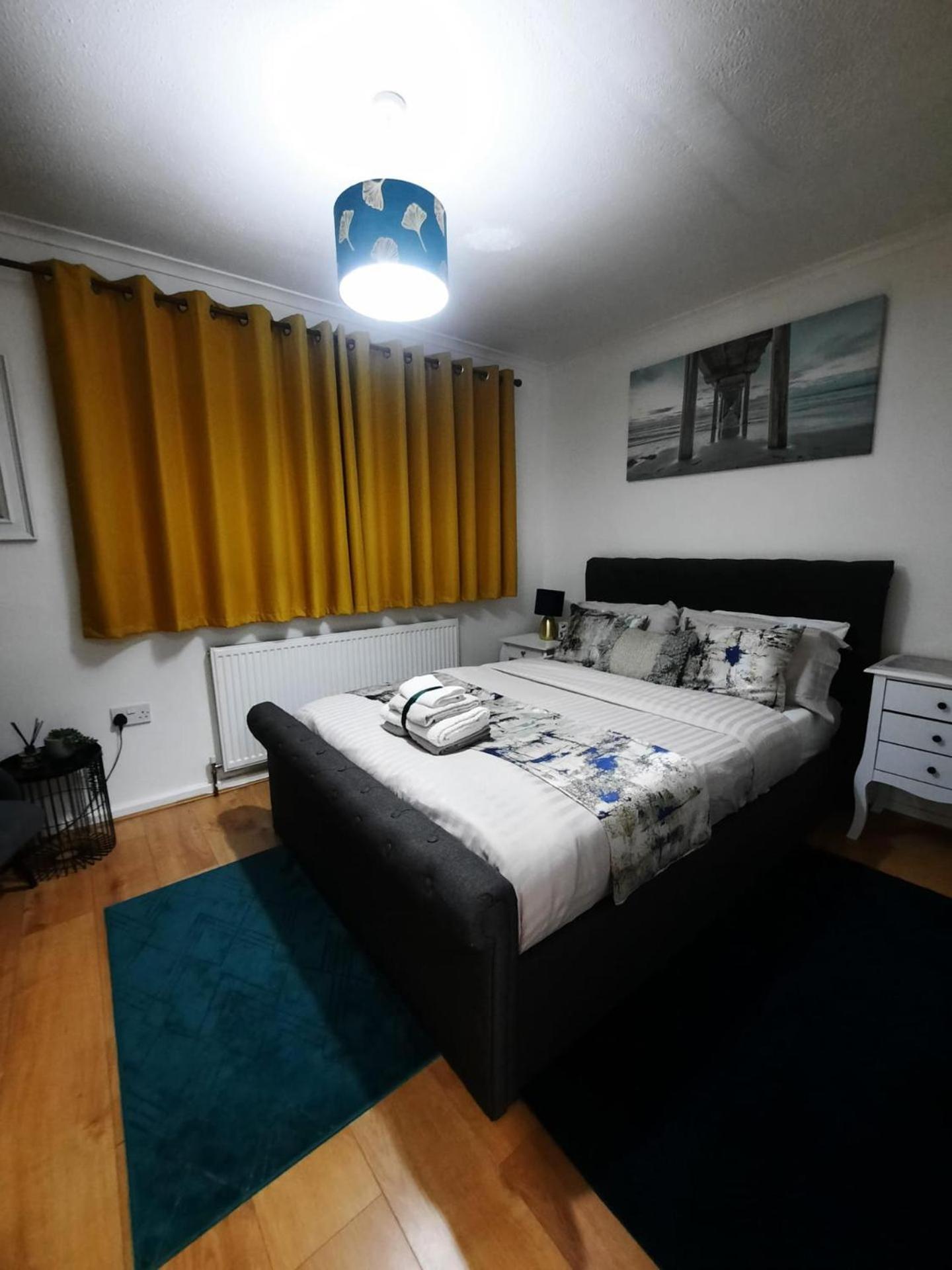 Lovely 2-Bed House In The Heart Of Woodhouse Leeds リーズ エクステリア 写真