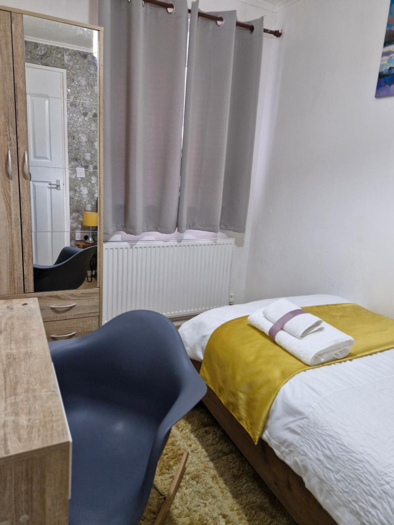 Lovely 2-Bed House In The Heart Of Woodhouse Leeds リーズ エクステリア 写真